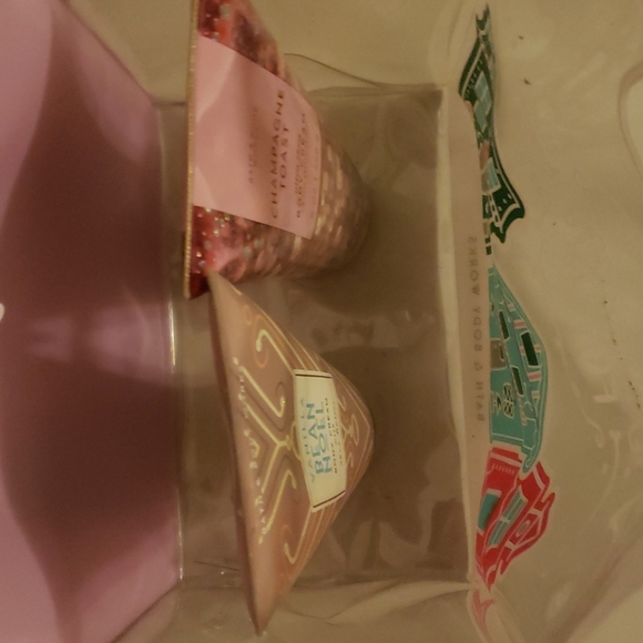 NWT BBW Holiday Bag & Body Cream - Picture 2 of 3